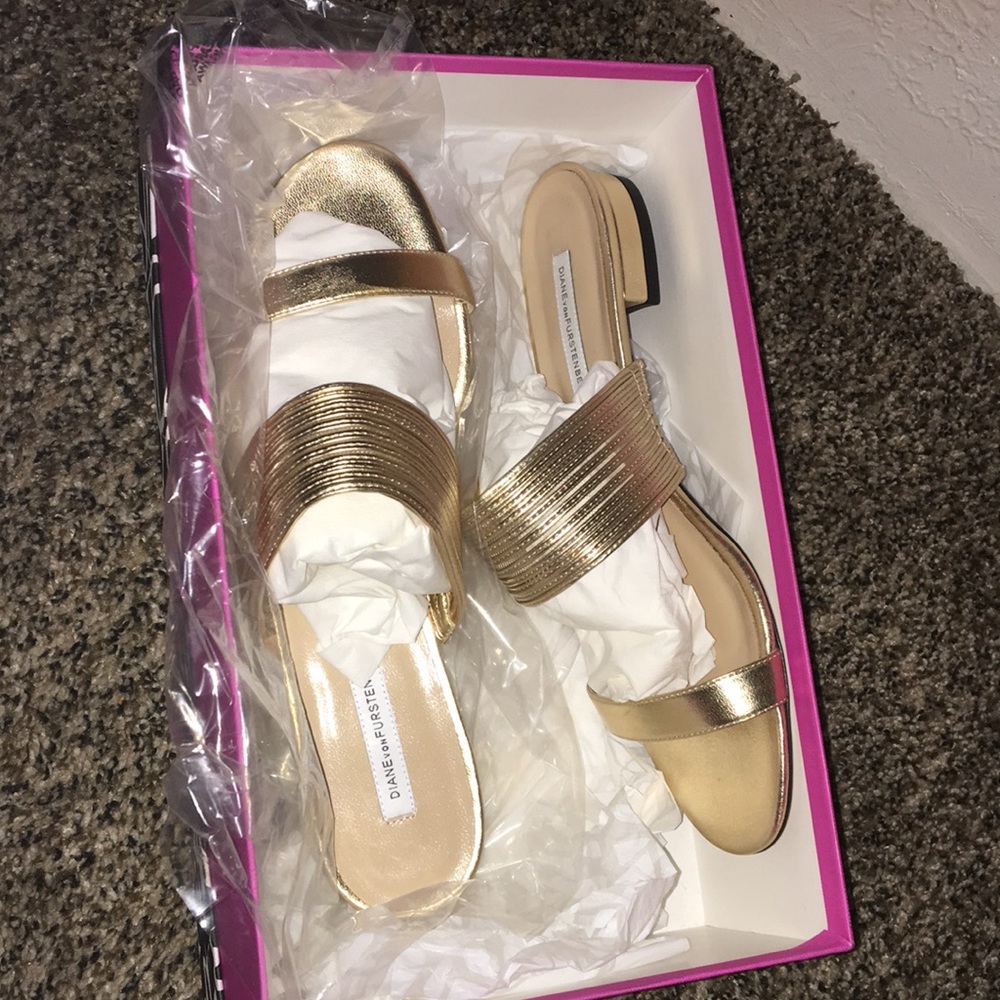 New In Box Diane Von Furstenberg Gold Sandals - Picture 3 of 4